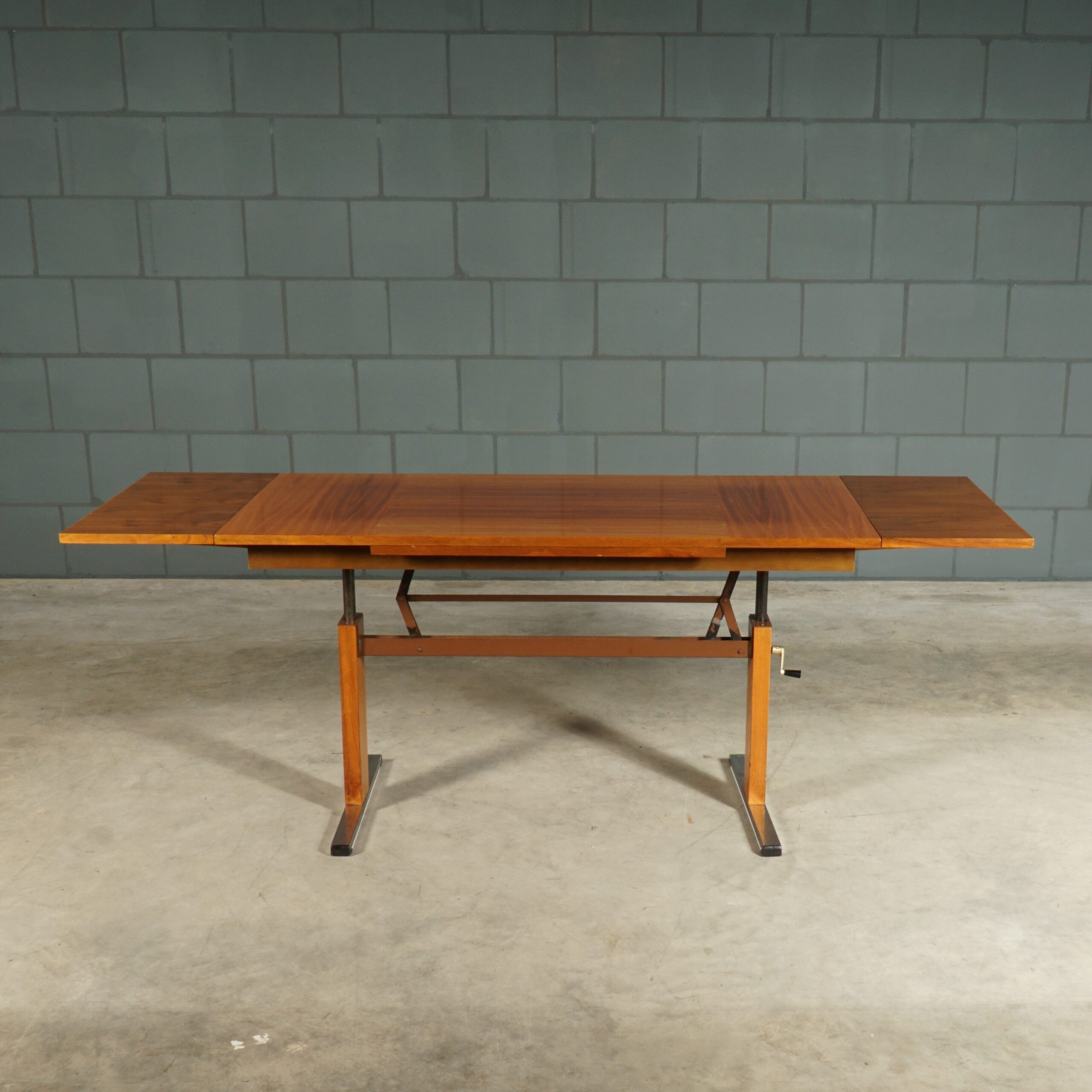 Vintage notenhouten salontafel/eettafel – verstelbaar – jaren 70