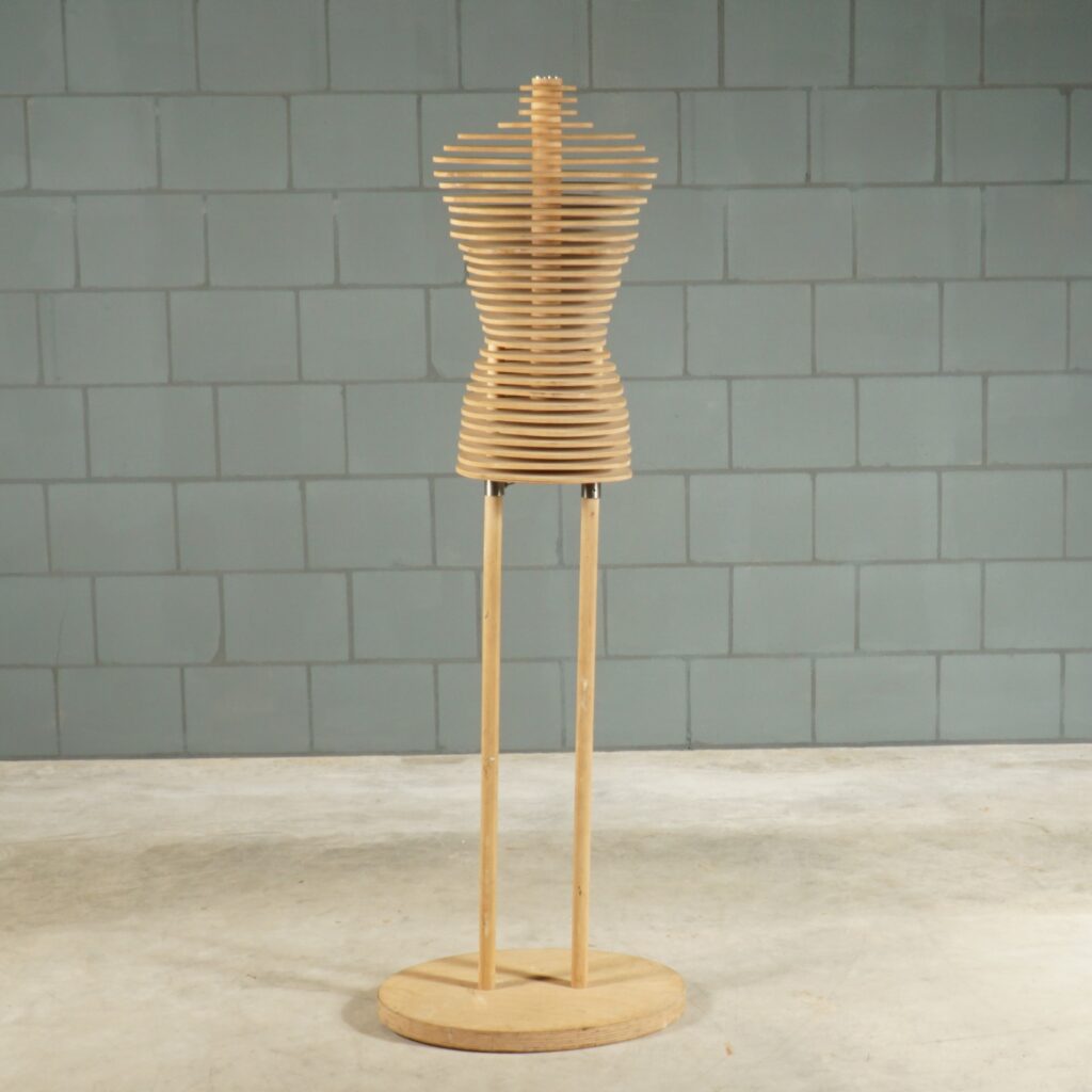 Vintage houten paspop mannequin hout Jools Interieur