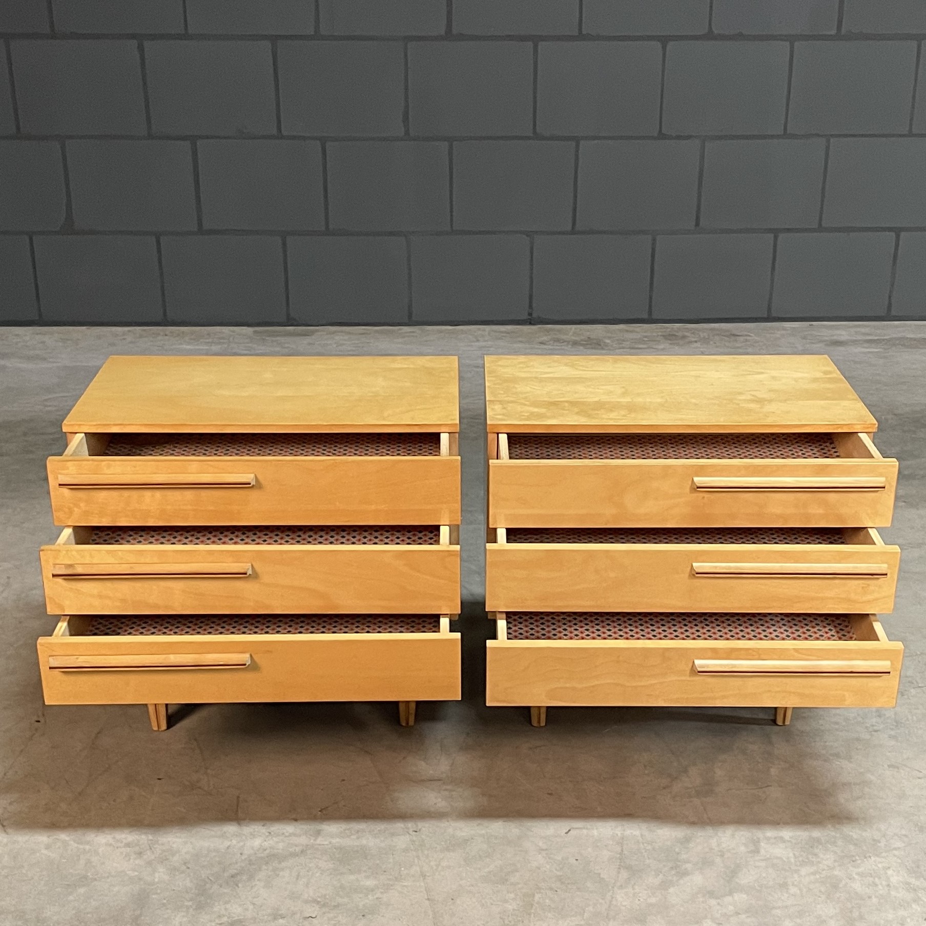 Vintage hoogglans nachtkastjes - notenhout - jaren 70