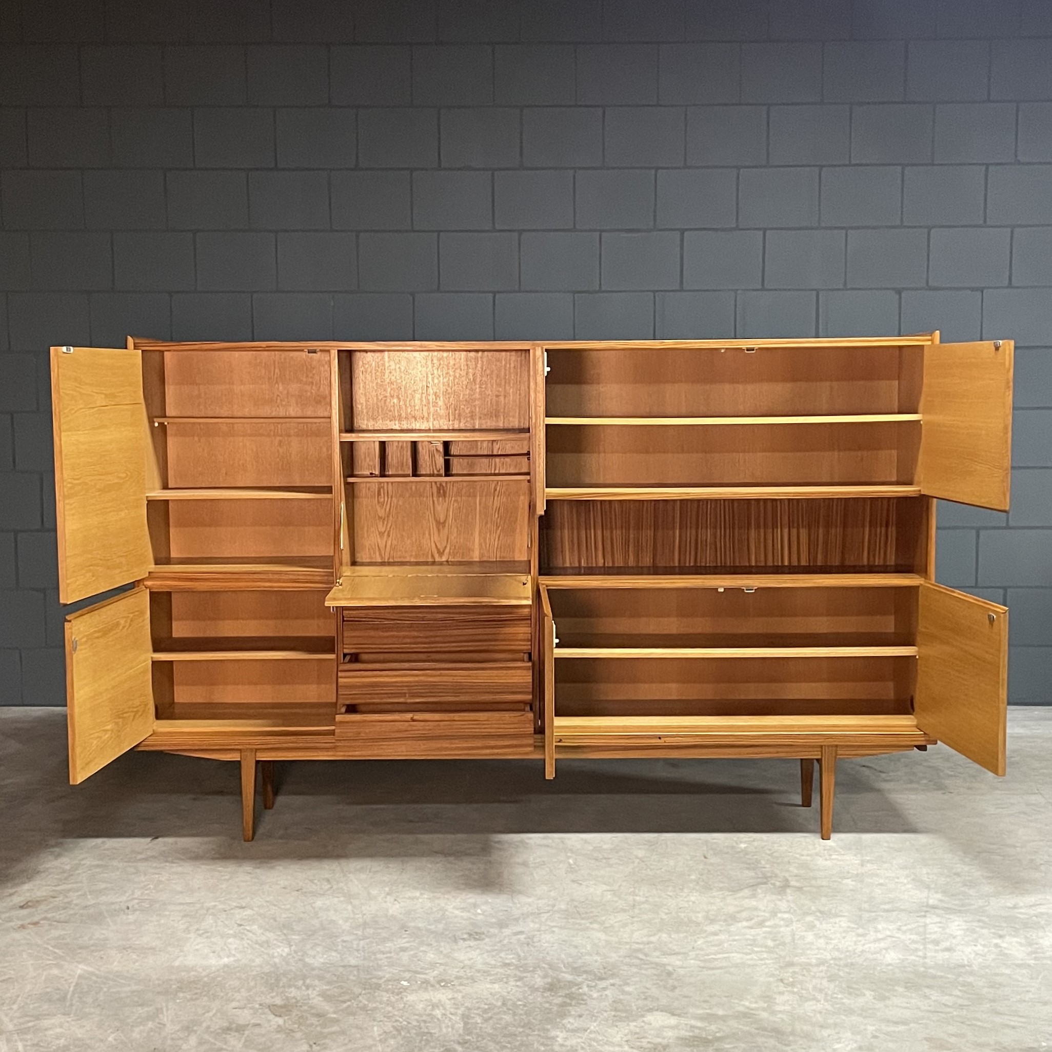 Vintage XL highboard - notenhout - jaren 60