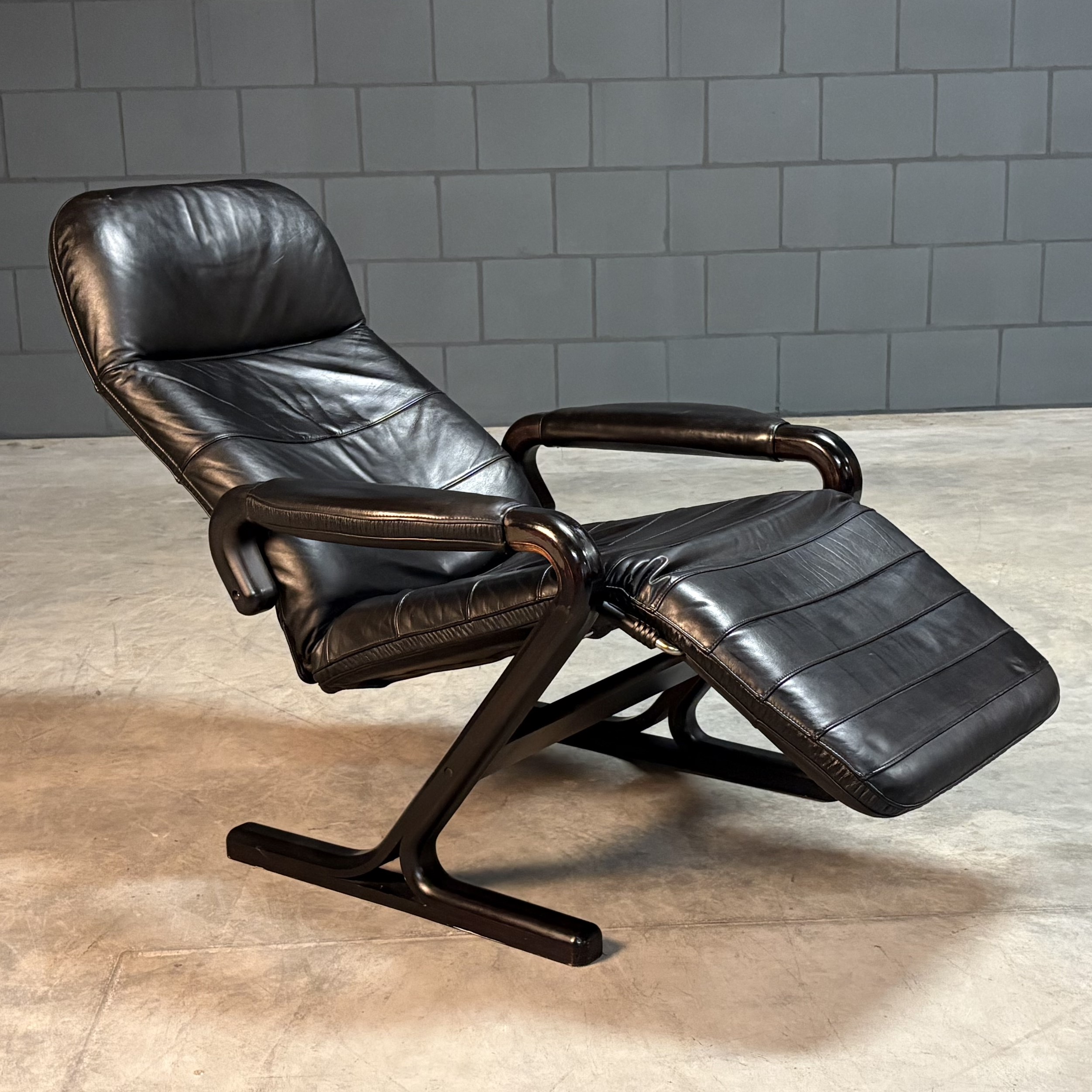 Vintage Deense relaxfauteuil – zwart leder – jaren 90