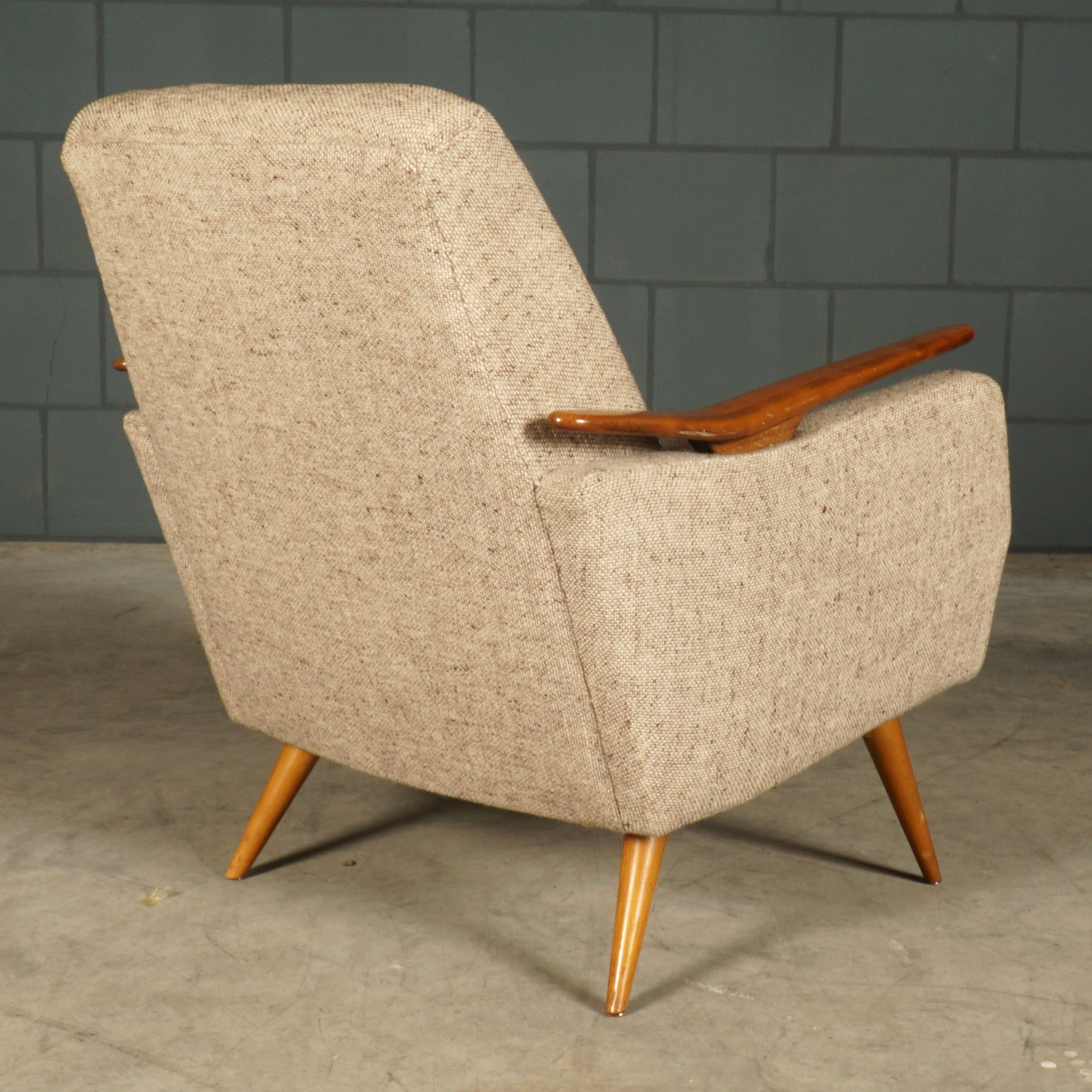 Vintage club/lounge fauteuil - houten armleuningen - jaren 60