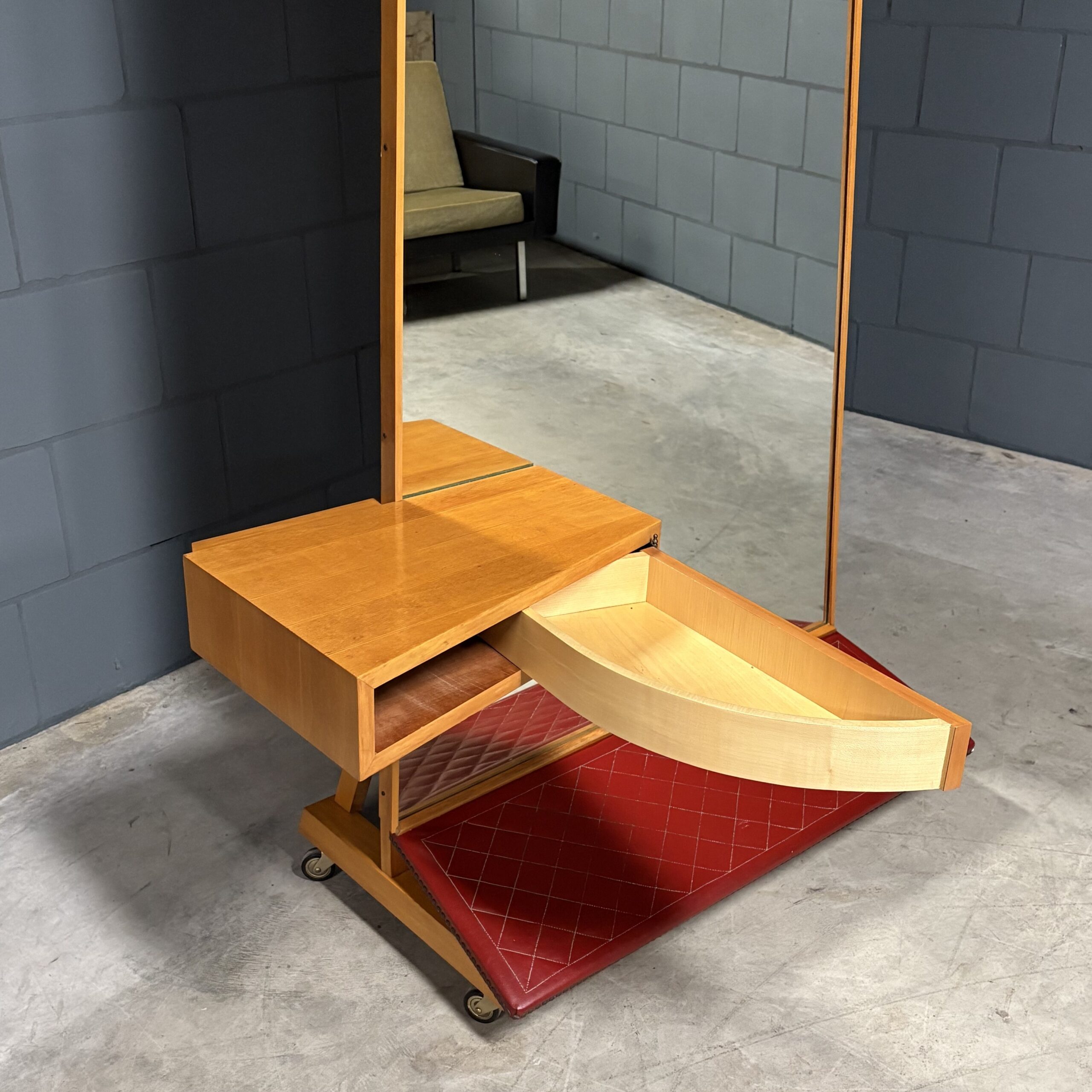 Vintage kledingspiegel op wielen - jaren 60